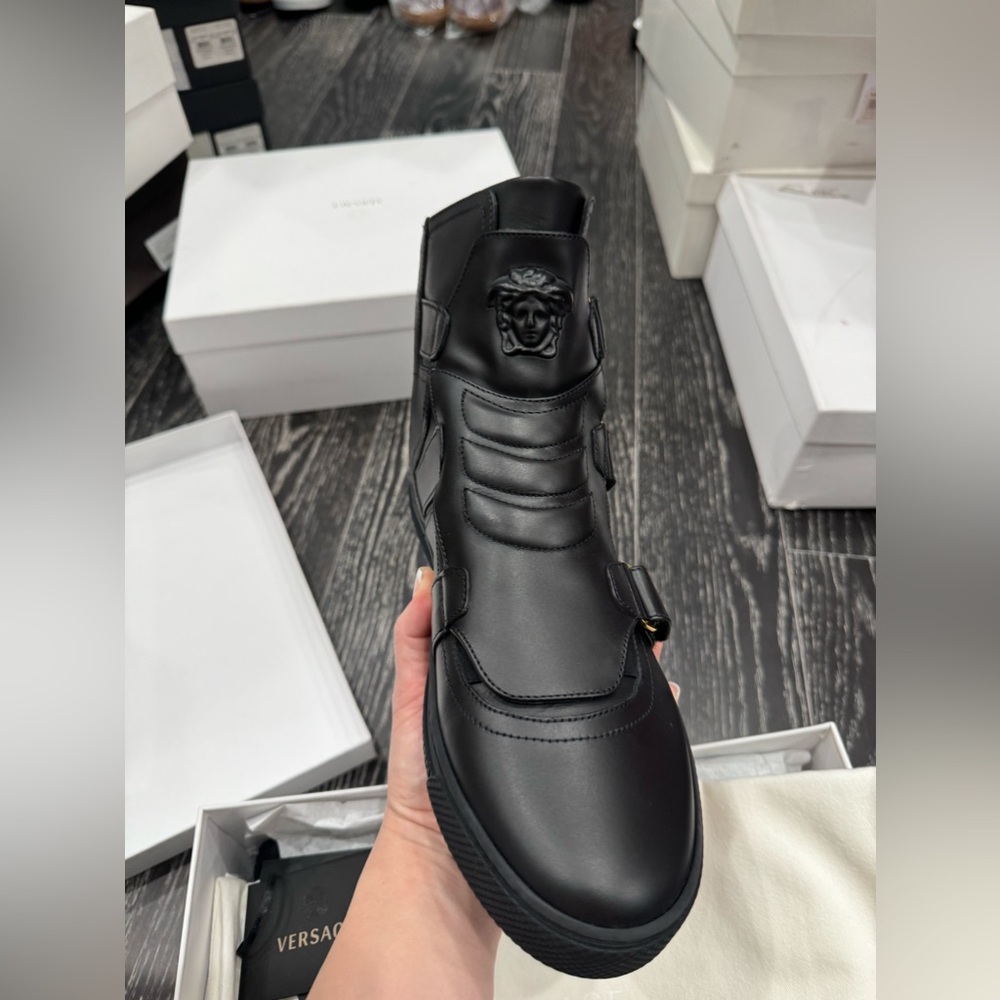 NIB Versace Medusa head hi top